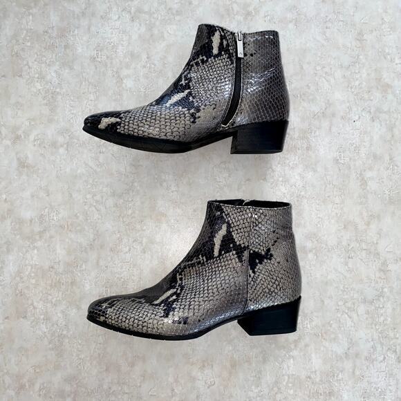 Aquatalia Gray Snake Skin Ankle Boots Embossed Leather Booties Size 6.5 - Picture 2 of 8